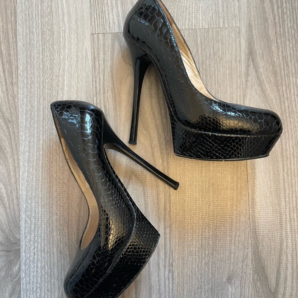 Chunky high heels shoes